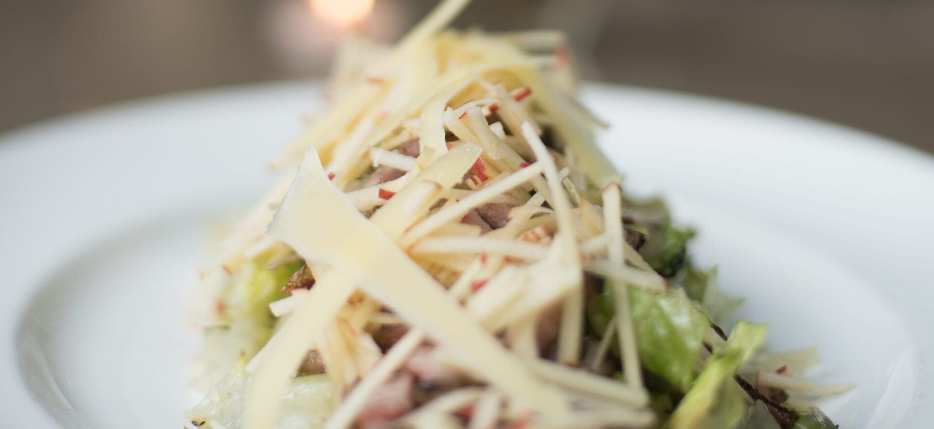 Grilled-Romaine-Salad-e1695749178732.jpg
