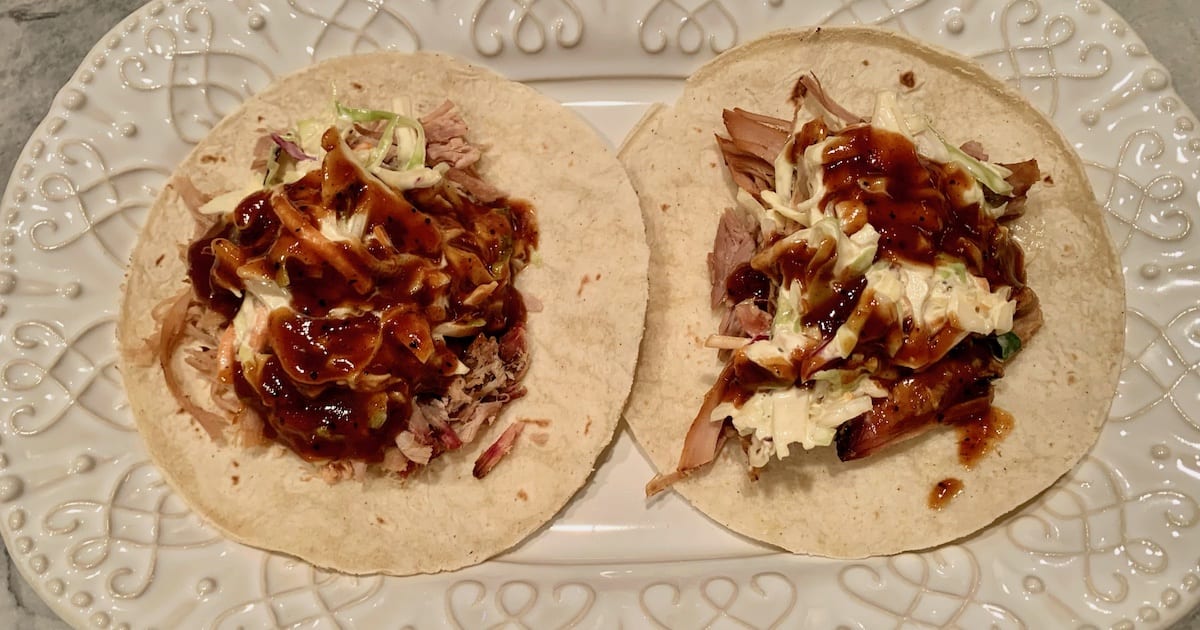 Two pulled pork taocs