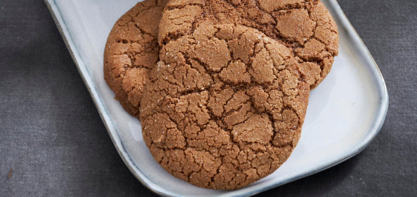 Plate of gingersnaps