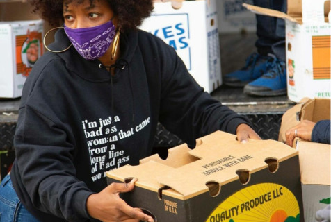 Erica “Umi” Clahar unloading a truck of food as part of Atlanta’s Umi Feeds