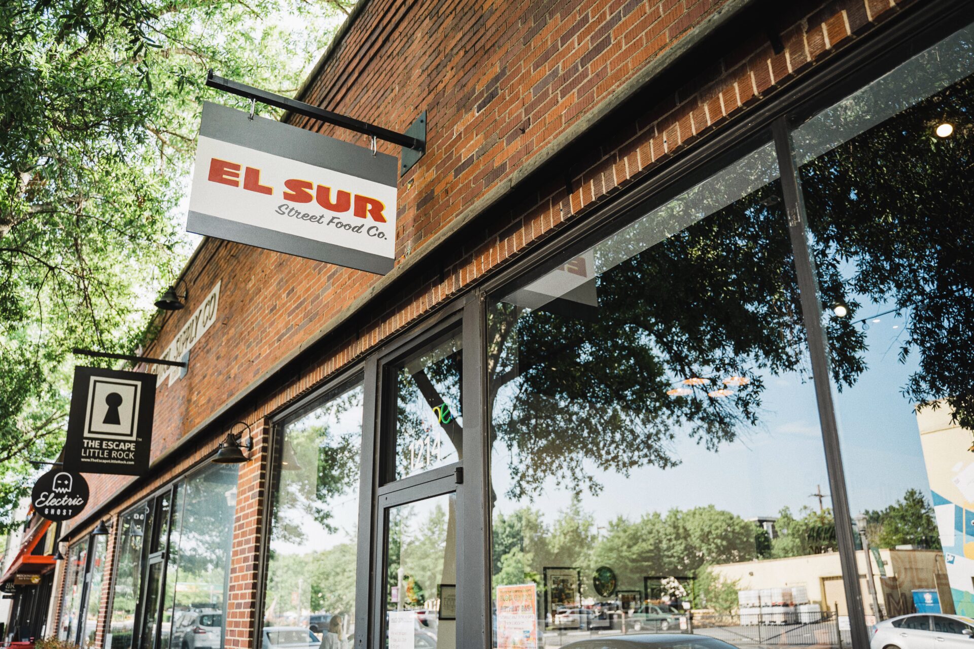 Exterior and sign for El Sur Street Food Co. in Little Rock 