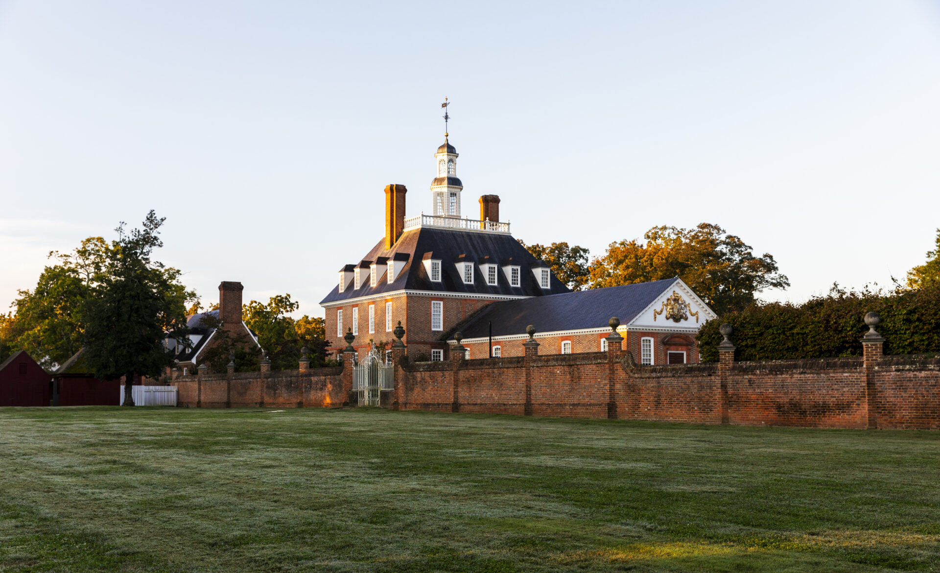 Eastern virginia: the outside of a big brick, historical building in Colonial Williamsburg credit Visit Yorktown