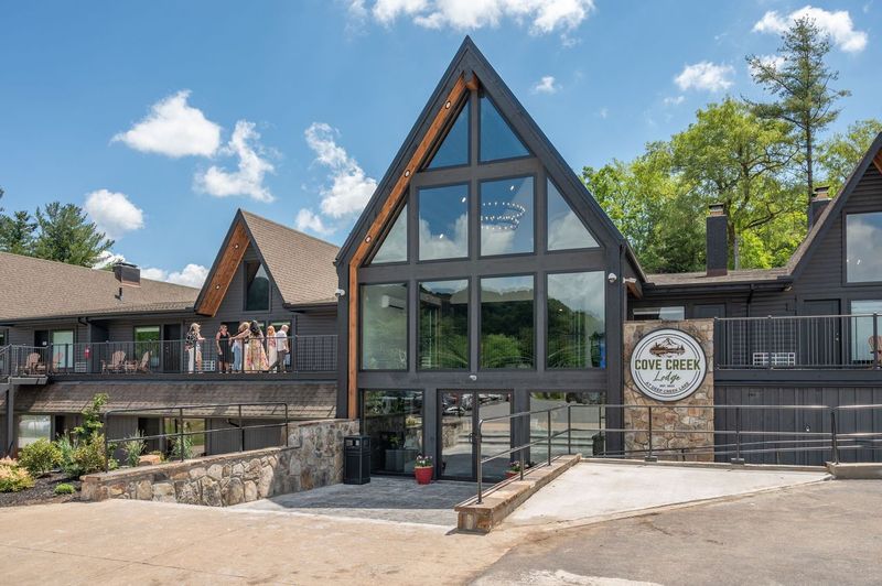 Front fascade of Cove Creek Lodge in Oakland, Maryland