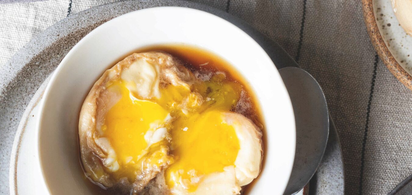 poached eggs in maple syrup
