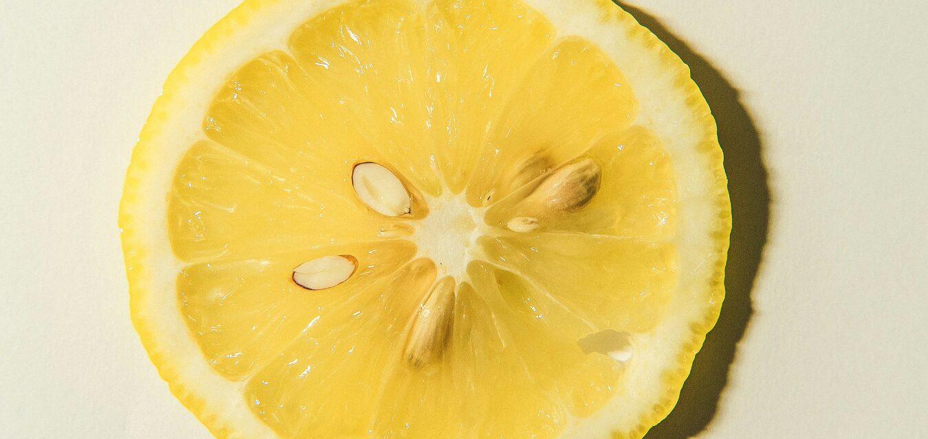 lemon sliced open Photo by Richard Den on Unsplash