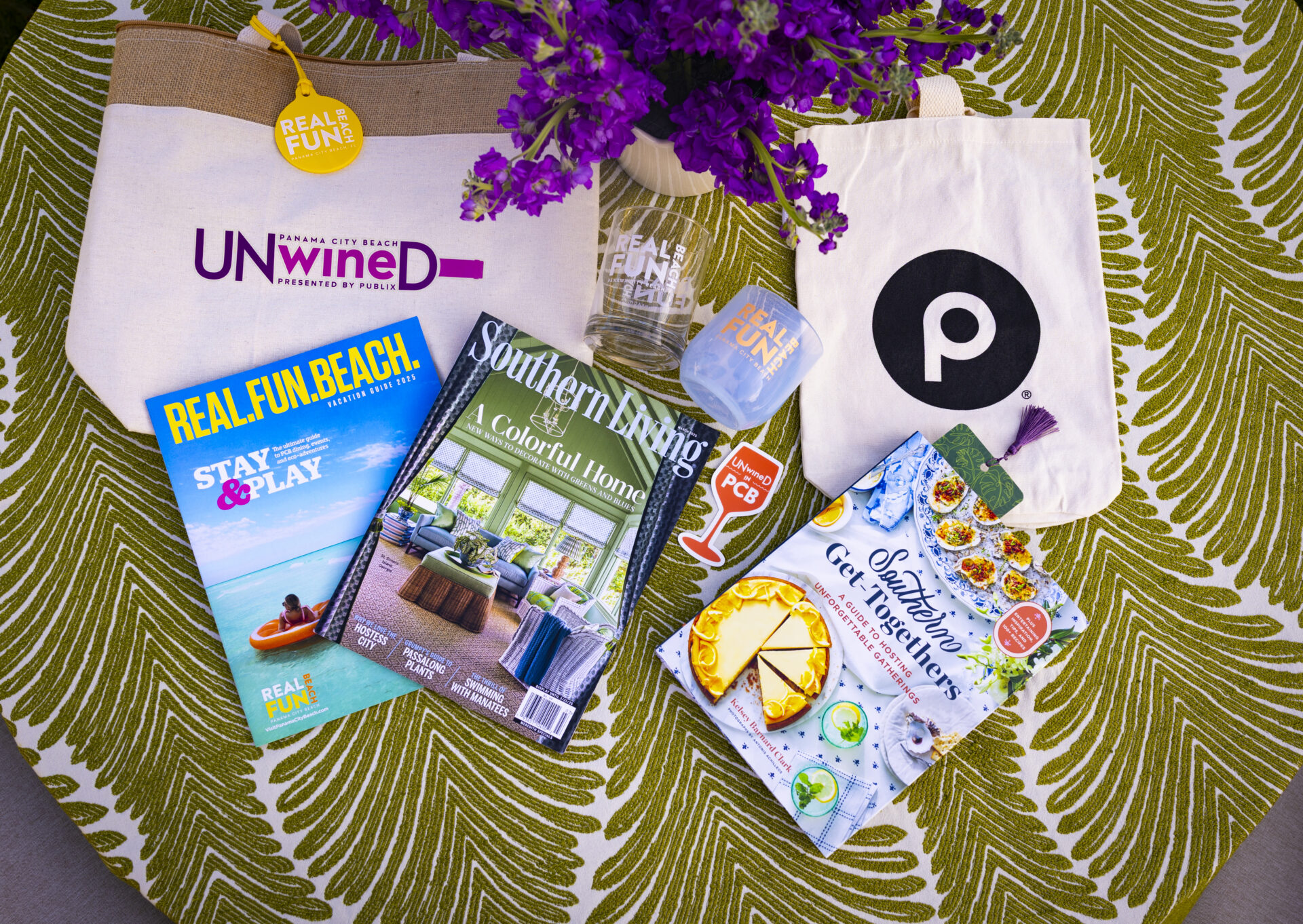 UNwineD in panama city layout of sponsoring magazines