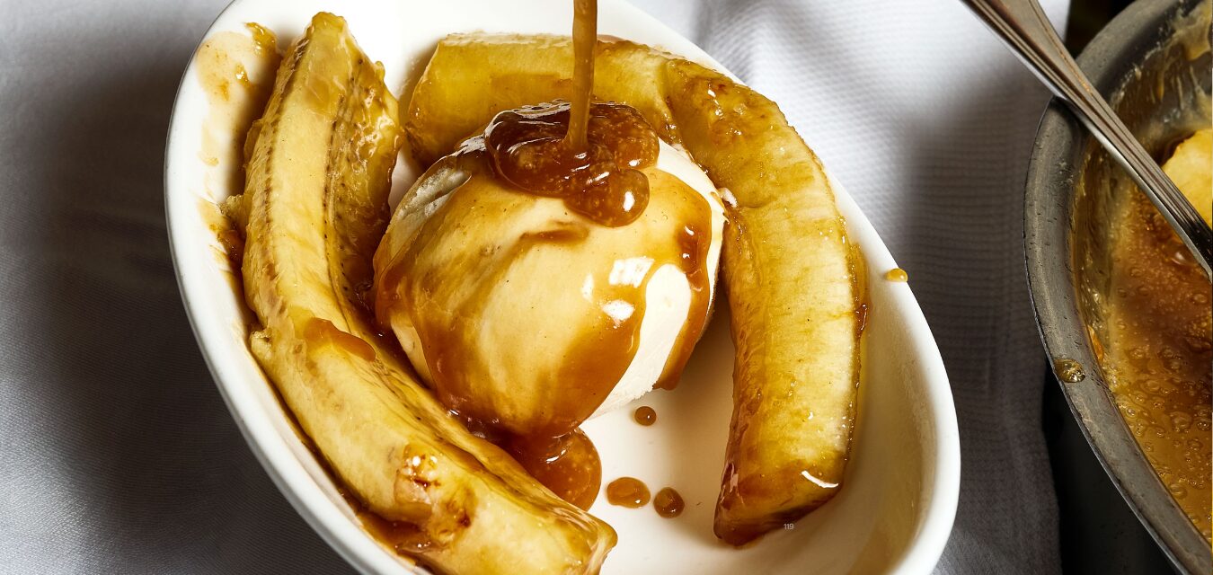 Bananas Foster recipe Brennans New Orleans featured image courtesy of Sam Hanna